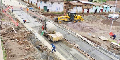 Mototraílla en movimiento de tierras para proyectos viales, Maquinpe Group